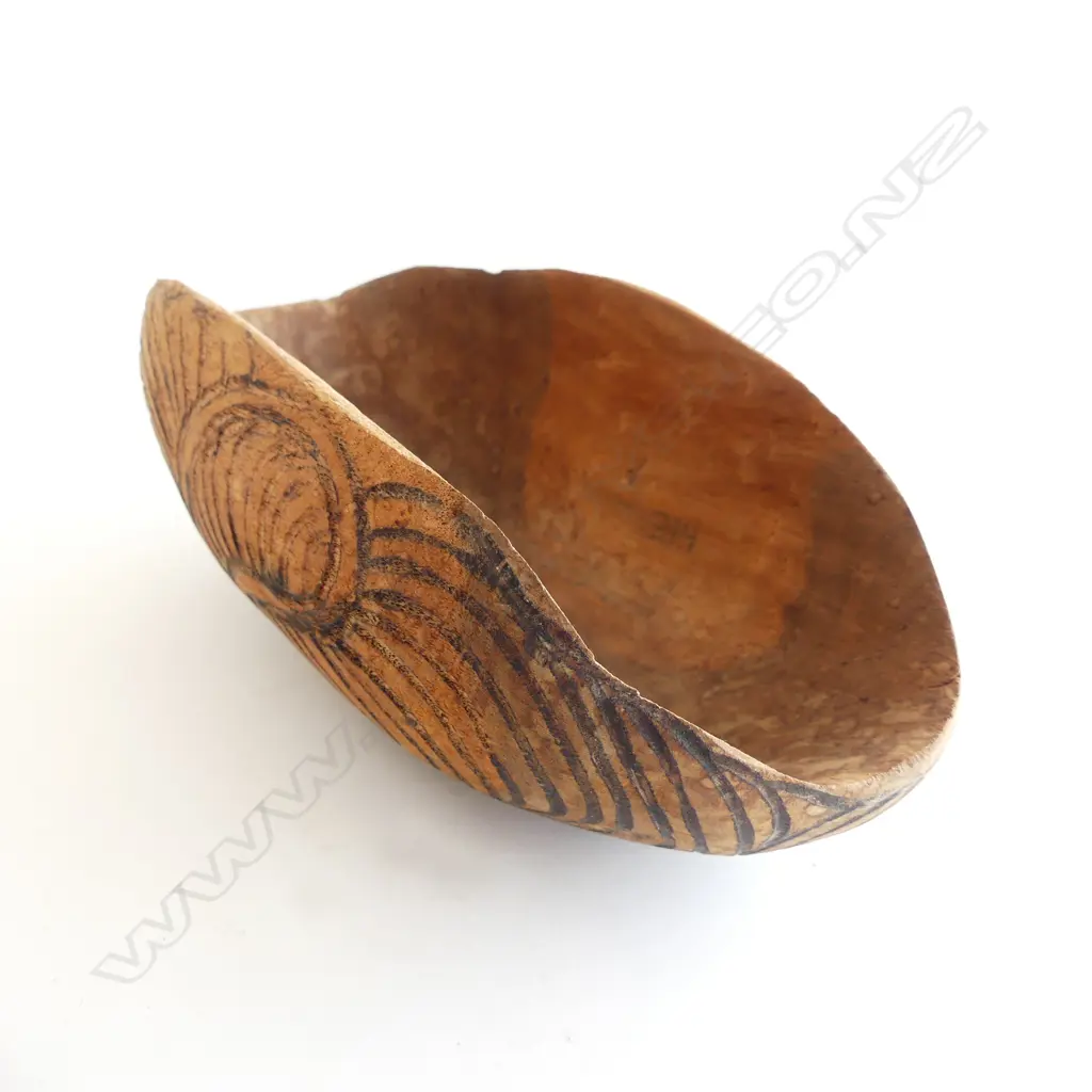 A vintage Aboriginal Coolamon bowl made from Australian hardwood, Image 1++